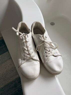 Vepose White Low-Top Lace-Up Sneakers